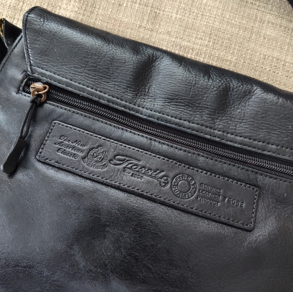 Fossil Leather Crossbody Messenger Bag - Picture 6 of 13